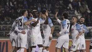 김민재 골대 때리는 헤더, 나폴리 8연승 승승장구