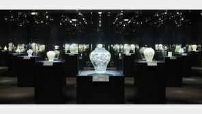 조선 명품 백자 한 자리에…역대 최대 백자 ‘챔피언스 리그’
