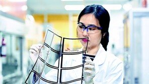 ‘플렉시블 커버 윈도우’, CES서 최고 혁신상 수상