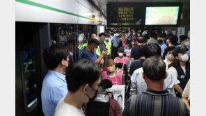 전장연, 출근길 1호선 시청역 시위…교통공사 “상황 따라 무정차”