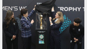 한국 찾은 FIFA 여자 월드컵 트로피…벨 감독 “최고의 성공 거두겠다”