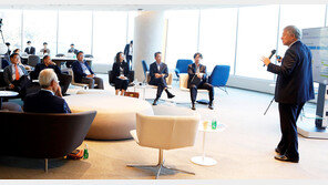 女 늘려 다양성 높이고 전문가 모셔 현안 대응…사외이사 영입 열전