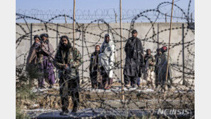 탈레반, IS 은신처 급습…조직원 2명 사살