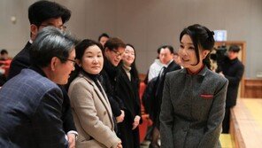 김건희 여사, 서울맹학교 깜짝 방문…“여러분의 새롬이 되겠다” 