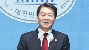 안철수 “尹과 단일화 잘못됐나”…단일화 1주년 ‘윤안연대’ 다시 전면에