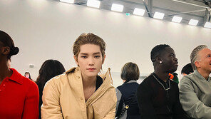 NCT 태용, 파리 패션위크 빛낸 비주얼…전세계 취채진에 ‘관심’