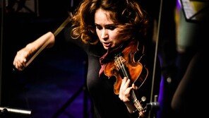 바이올리니스트 코파친스카야 “음악은 스스로 의미를 발견하는 것”