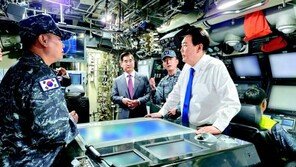 잠수함 ‘도산 안창호함’ 승선한 尹 