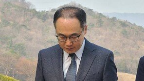 검찰총장 “생명보다 소중한것 없어”…李 측근 사망 애도