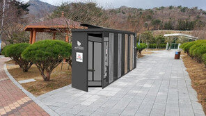 운전자 휴게소에 흡연부스-담배꽁초 수거함 설치