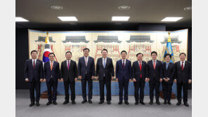 尹, 전날 만찬서 “간첩사건 충격”…與 “종북 간첩단과 전쟁 선포”