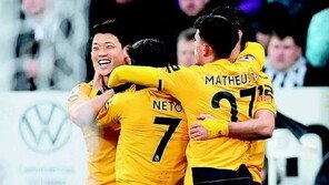 황희찬, 투입 1분만에 동점골… 이강인, 16경기만에 포효 