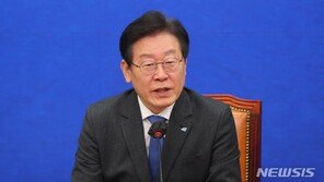 李, 개딸에 “공격 자제를”…비명계, “文도 물러났다” 퇴진압박