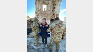 우크라 해방 지역서 6개월간 숨어 살던 40대 ‘러 병사’ 발각돼 체포