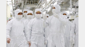 이재용 ‘시스템반도체’ 비전…TSMC 잡을 ‘삼각편대’ 뜬다