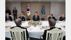 尹대통령, 방일 하루 앞두고 ‘한일관계 원로’들과 오찬