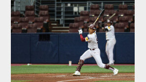 키움 이정후, 시범경기 첫 타석부터 안타