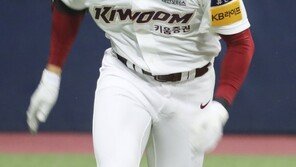 MVP 이정후, 시범경기 첫 대포…문동주 3이닝 4K 1실점