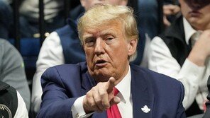 ‘성추문 입막음’ 의혹 트럼프 “21일 檢에 체포될것… 시위하라”