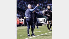 마요르카 감독 “한국팬, 이강인 경기 보지 마”…불만 표출