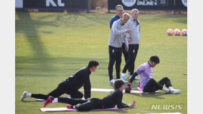 클린스만호 파주서 첫 담금질…소통 강조하며 함께 러닝