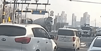 이게 진짜였다? 트럭 지붕 위 비보잉하는 운전자 (영상)