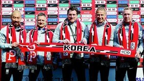 첫 훈련 클린스만 “차츰 변화주며 내 축구 스타일 입힐 것” 