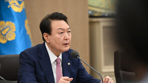 尹대통령 “주 60시간 이상 근무 무리…상한 정해놓아야”