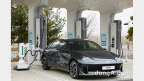EV 충전 걱정 ‘뚝’… 현대차 외팔형 로봇이 해결