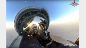 러 Su-35 전투기, 발트해서 美 B-52H 폭격기와 대치