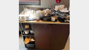 ‘산더미 반납대’ 손님 흉본 스벅 직원, “일 안하나” 역풍