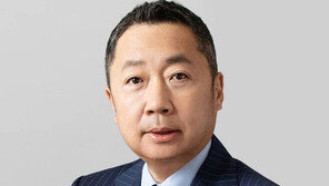 두산 오너家 연봉은…박정원 회장 ‘65억’ 박지원 부회장 ‘20억’