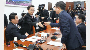 ‘의원 50명 증원’ 비판 여론에 부랴부랴 없던일로…“300명 유지”