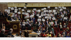 佛, 연금수령 ‘62→64세’ 늦추고 ‘43년간 납부’ 시행 앞당겨 