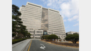 모친 제사 문제로 다투다 친동생에게 흉기 휘두른 50대 ‘징역 4년’