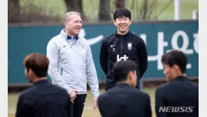 손흥민, 홍명보·박지성 넘어 최장수 주장 되나