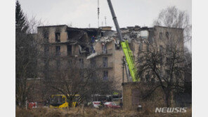 러, 시진핑 떠난지 하루만에 기숙사 드론 공격…4명 사망 여럿 실종