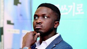 “아프리카 출신 흑인 작가가 프랑스어 소설로 공쿠르상… 많은 이들에 희망 줬을 것”