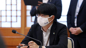 [단독]시민단체, 탁현민 전 비서관 고발…“尹대통령 일장기 경례 ‘가짜뉴스’”