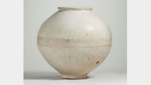 18세기 조선 달항아리… 美경매서 60억원에 낙찰 