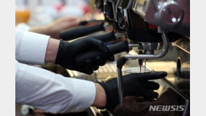 “홍차 쏟아서 화상 입었다”…캐나다 70대 여성, 카페에 5억 손해배상 요구