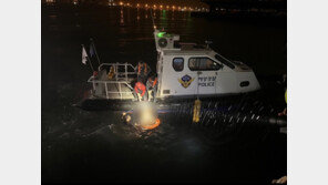 부산 감천항 앞바다에 차량 타고 빠진 일가족…생활고 추정