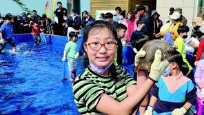 “맨손으로 도다리 잡았어요”