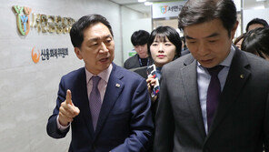 與 ‘서해수호의 날’ 기념식 참석…묘역 참배 후 지역 현안 점검도