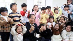 한 총리, 어린이집 찾아가 “시간제 보육 확대, 돌봄서비스 강화”