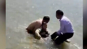 웨딩촬영 도중…물에 빠진 여학생 구하려고 뛰어든 中남성