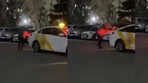 택시 부딪힌 척…‘벌러덩’ 누워버린 남성 (영상)