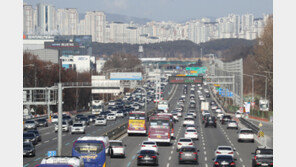 따뜻한 날씨에 고속도로 다소 혼잡…서울→부산 4시간30분