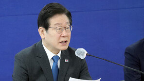 이재명 “요즘 나도 항의전화 받는다”…통제 안되는 ‘개딸’