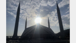 파키스탄 법원, 왓츠앱으로 신성모독한 남성 사형 선고